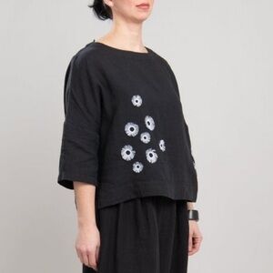 Bize linen embroidered florals top 4-6 black white floral relaxed oversized boxy